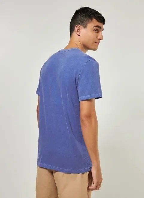 camiseta estonada azul com escrito camiseta estonada azul com escrito