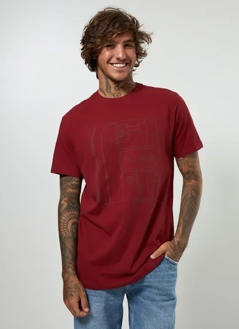 camiseta alongada vinho com estampa camiseta alongada vinho com estampa