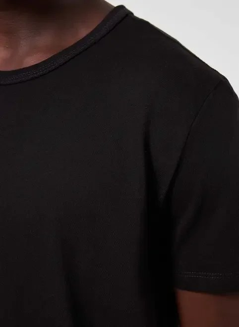 camiseta manga curta em malha estruturada camiseta manga curta em malha estruturada