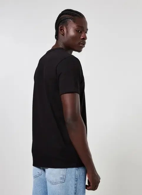 camiseta manga curta em malha estruturada camiseta manga curta em malha estruturada