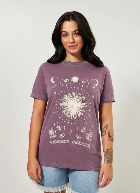 camiseta roxa com estampa mística camiseta roxa com estampa mística