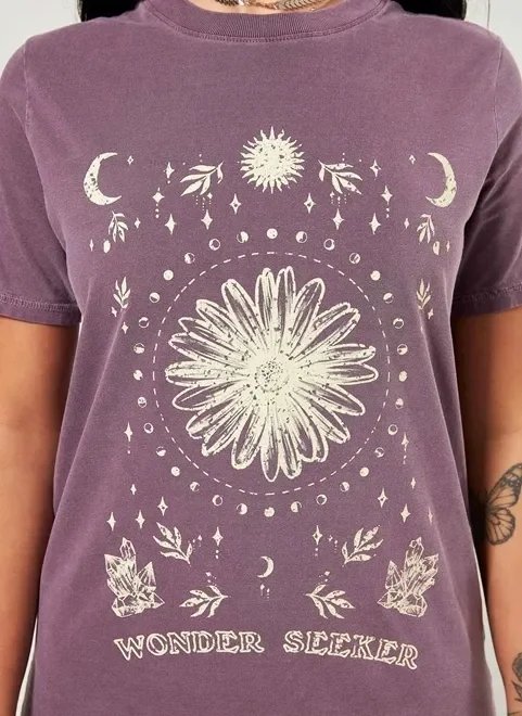 camiseta roxa com estampa mística camiseta roxa com estampa mística