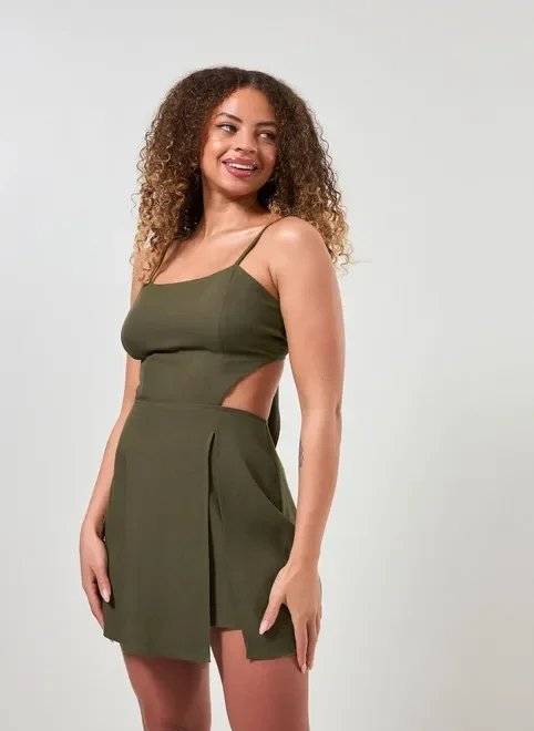 vestido macaquinho curto com fenda vestido macaquinho curto com fenda