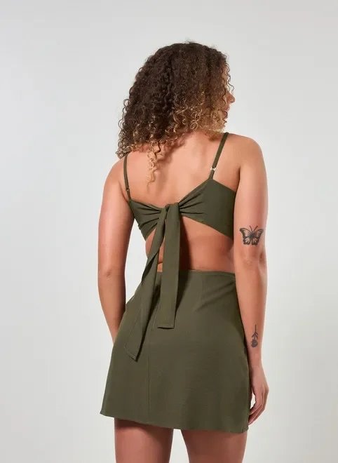 vestido macaquinho curto com fenda vestido macaquinho curto com fenda