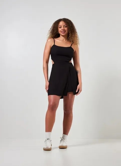 vestido macaquinho curto com fenda vestido macaquinho curto com fenda