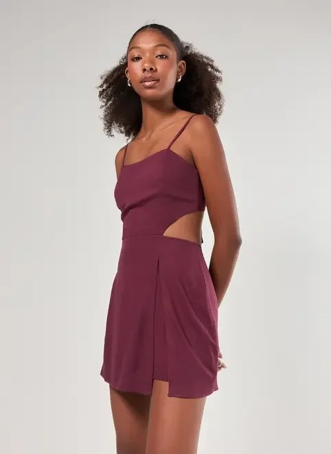 vestido macaquinho curto com fenda vestido macaquinho curto com fenda