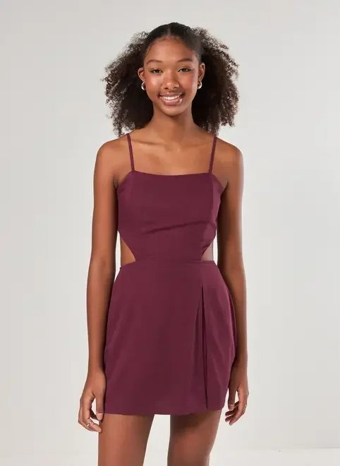 vestido macaquinho curto com fenda vestido macaquinho curto com fenda