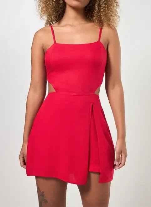 vestido macaquinho curto com fenda vestido macaquinho curto com fenda