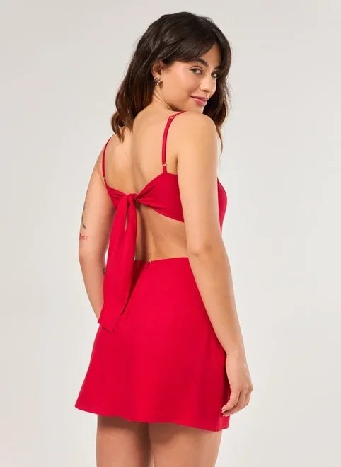 vestido macaquinho curto com fenda vestido macaquinho curto com fenda