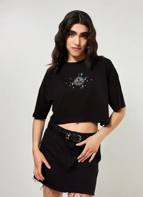 camiseta cropped preta arte colorida camiseta cropped preta arte colorida