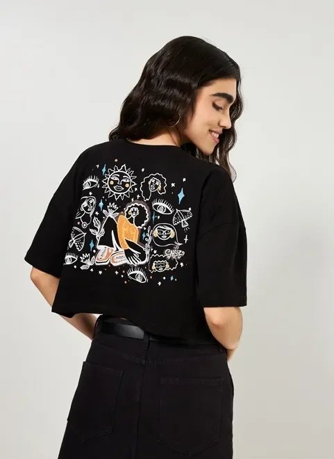 camiseta cropped preta arte colorida camiseta cropped preta arte colorida