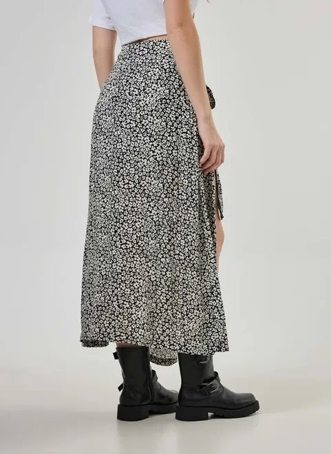 short saia midi floral preto e branco short saia midi floral preto e branco