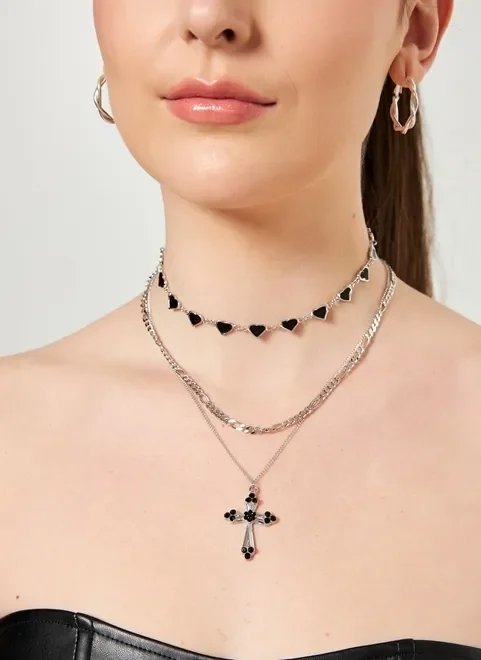 3 colares e chokers cruz e corações 3 colares e chokers cruz e corações