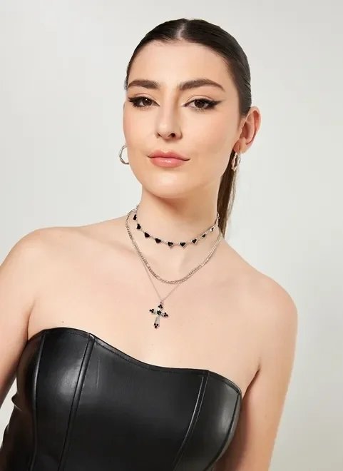 3 colares e chokers cruz e corações 3 colares e chokers cruz e corações