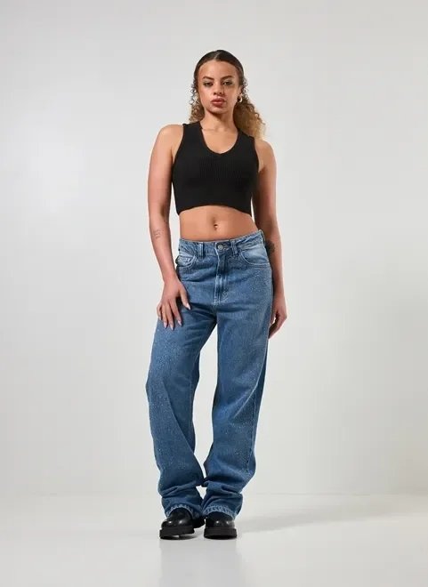 regata básica de retílinea com decote v regata básica de retílinea com decote v