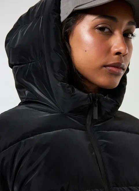 jaqueta puffer preta com capuz jaqueta puffer preta com capuz