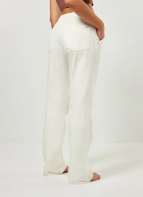 calça em sarja off-white tamanho regulável calça em sarja off-white tamanho regulável