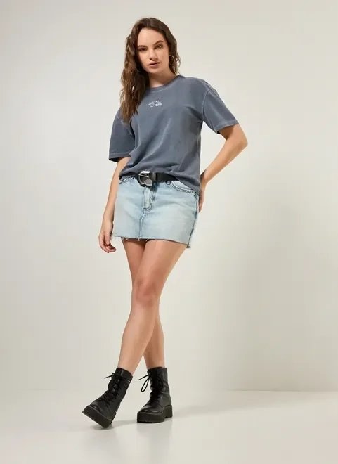 camiseta estonada escrito e respingos camiseta estonada escrito e respingos