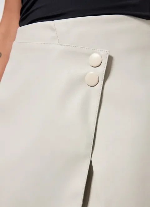 short saia em poliuretano claro short saia em poliuretano claro