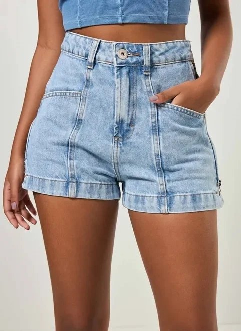 short jeans claro com zíper lateral short jeans claro com zíper lateral