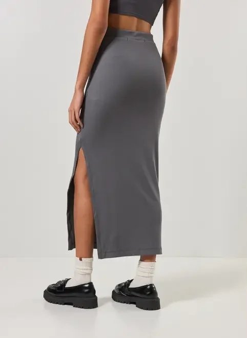 saia midi em malha canelada com fenda saia midi em malha canelada com fenda