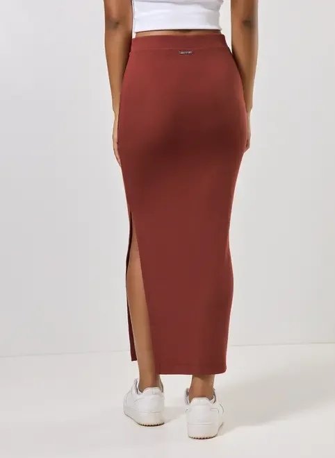 saia midi em malha canelada com fenda saia midi em malha canelada com fenda