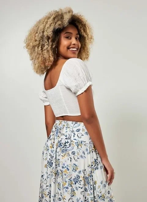 blusa cropped manga curta bufante off-white blusa cropped manga curta bufante off-white