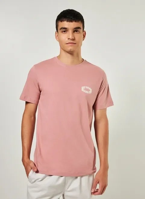 camiseta rosa claro com escrito camiseta rosa claro com escrito