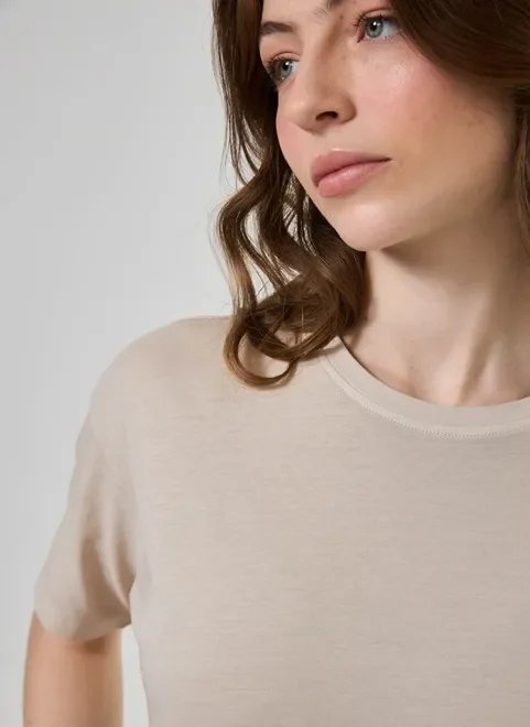 camiseta de manga curta estonada camiseta de manga curta estonada