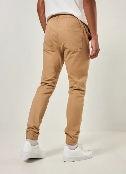 calça jogger básica em sarja caqui calça jogger básica em sarja caqui