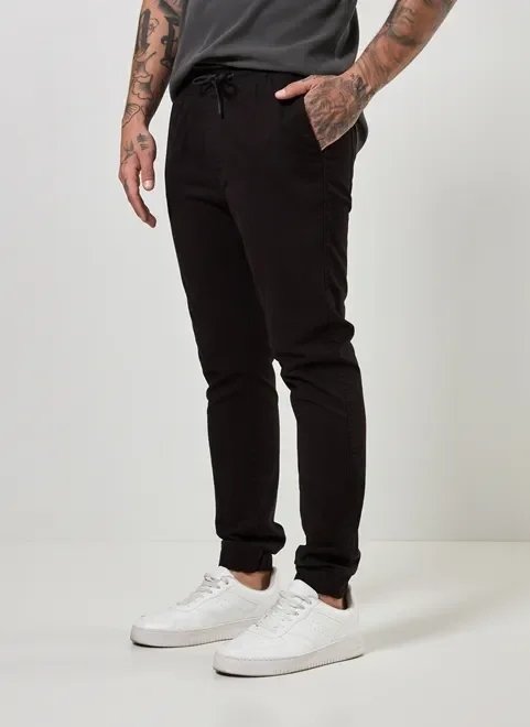 calça jogger lisa em sarja preta calça jogger lisa em sarja preta