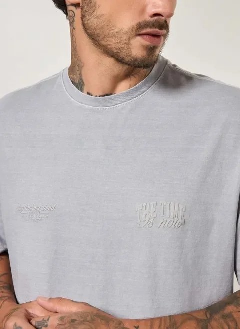 camiseta box cinza estonada com escrito camiseta box cinza estonada com escrito