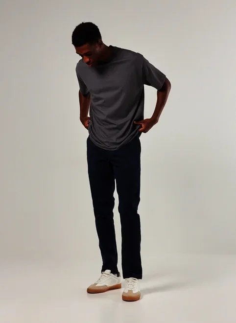 calça chino slim em sarja azul marinho calça chino slim em sarja azul marinho
