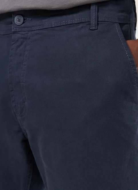 calça chino slim em sarja azul marinho calça chino slim em sarja azul marinho