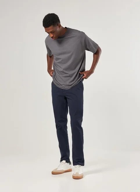 calça chino slim em sarja azul marinho calça chino slim em sarja azul marinho