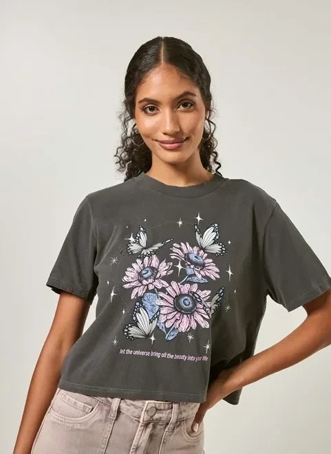 camiseta cropped estonada com flores camiseta cropped estonada com flores