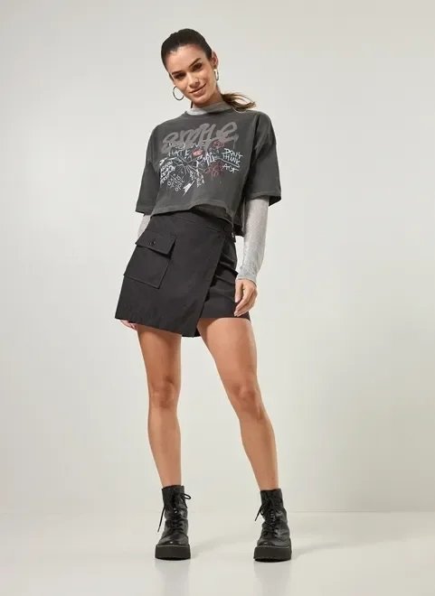 camiseta cropped estonada estampa grafite camiseta cropped estonada estampa grafite