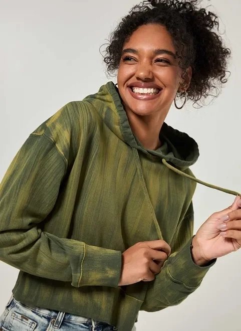 moletom cropped verde com pinceladas moletom cropped verde com pinceladas