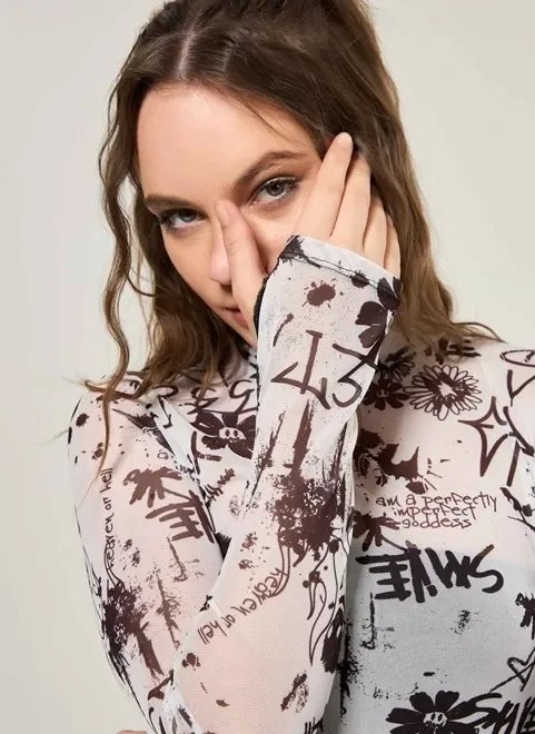 blusa em tule estampada grafite blusa em tule estampada grafite