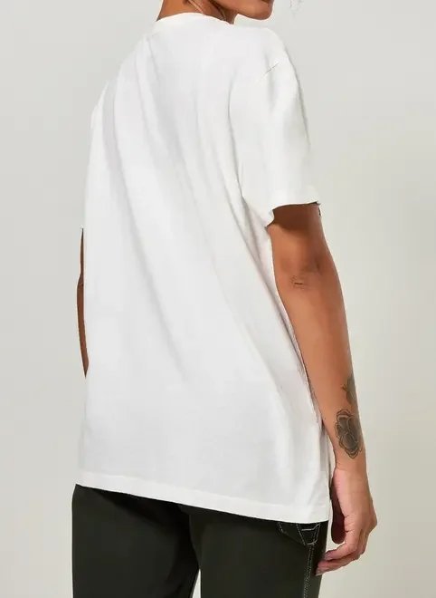 camiseta oversized branca com flores camiseta oversized branca com flores