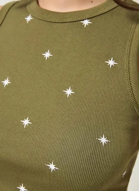 regata verde militar com estrelinhas regata verde militar com estrelinhas