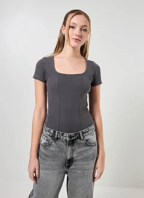 body manga curta cinza chumbo body manga curta cinza chumbo