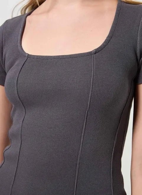 body manga curta cinza chumbo body manga curta cinza chumbo