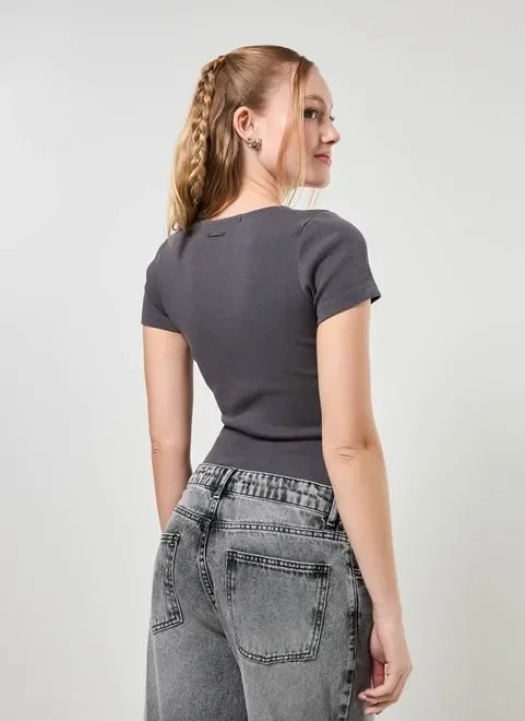 body manga curta cinza chumbo body manga curta cinza chumbo