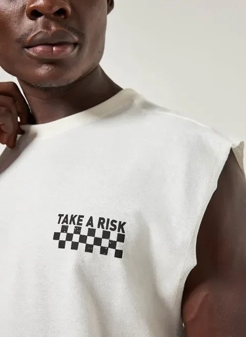 regata off-white estampa nas costas regata off-white estampa nas costas