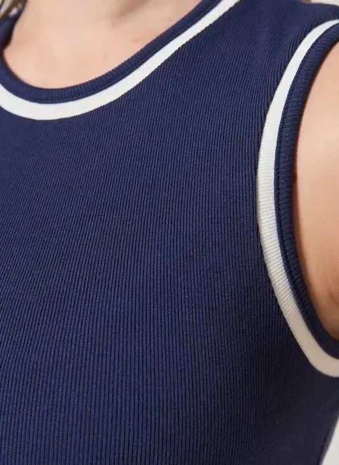 vestido tubinho detalhes contrastantes vestido tubinho detalhes contrastantes