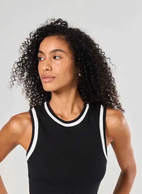 vestido tubinho detalhes contrastantes vestido tubinho detalhes contrastantes