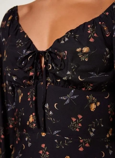 vestido macaquinho preto com estampa vestido macaquinho preto com estampa