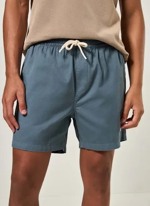 bermuda short em sarja azul bermuda short em sarja azul