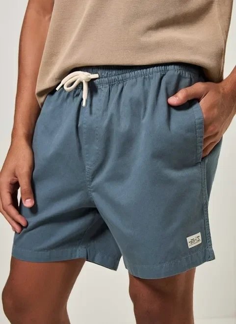 bermuda short em sarja azul bermuda short em sarja azul